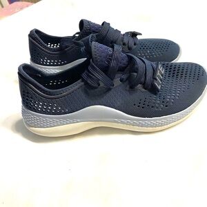NWOT CROCS Literide Pacer blue gray casual lifestyle shoe SZ 5.